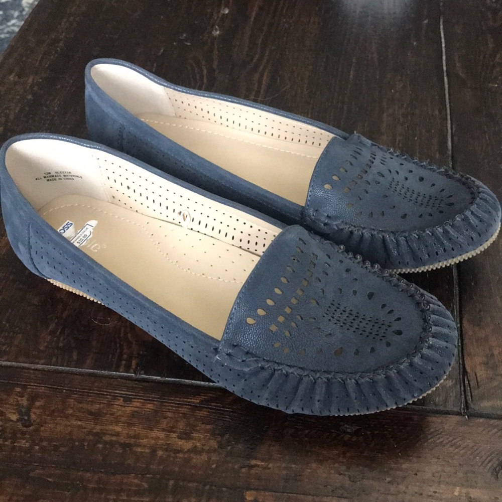 BNWOT SZ 12 loafers